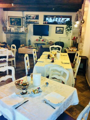 Free daily cooked-to-order breakfast 