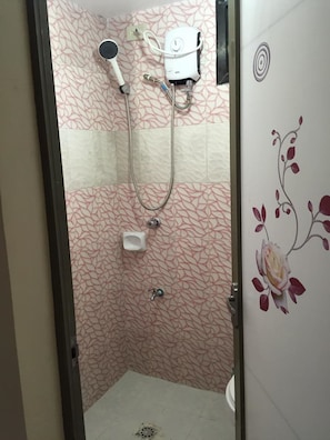 Condo, 2 chambres (unit ) | Douche de la salle de bain
