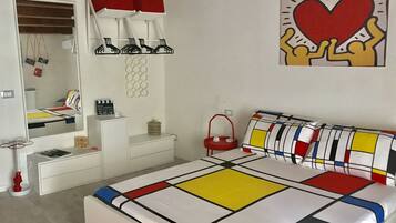 Iron/ironing board, internet, bed sheets