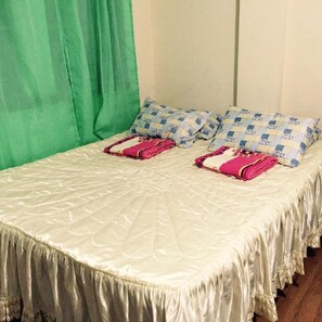 4 BR unit | 4 bedrooms, free WiFi