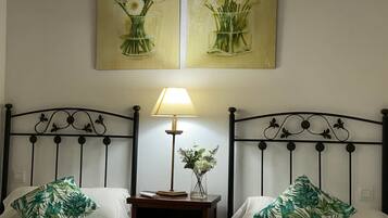 2 bedrooms, iron/ironing board, WiFi, bed sheets