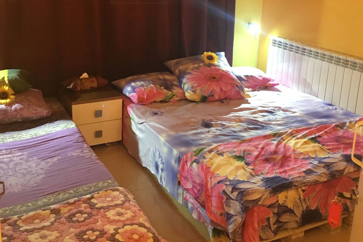 Iron/ironing board, free WiFi, bed sheets