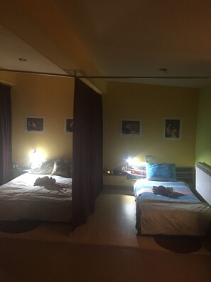 Iron/ironing board, free WiFi, bed sheets