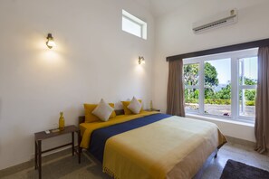 Bungalow, 4 soverom (Pollibetta) | Safe på rommet, individuelt dekorert, individuelt innredet og skrivebord