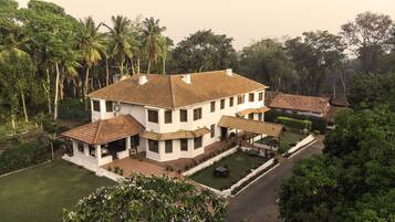 Bungalow, 5 Bedrooms (Taneerhulla) | Terrace/patio