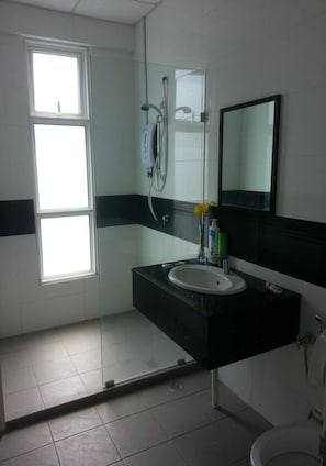 Studio Suite, 1 Queen Bed with Sofa bed | Bathroom