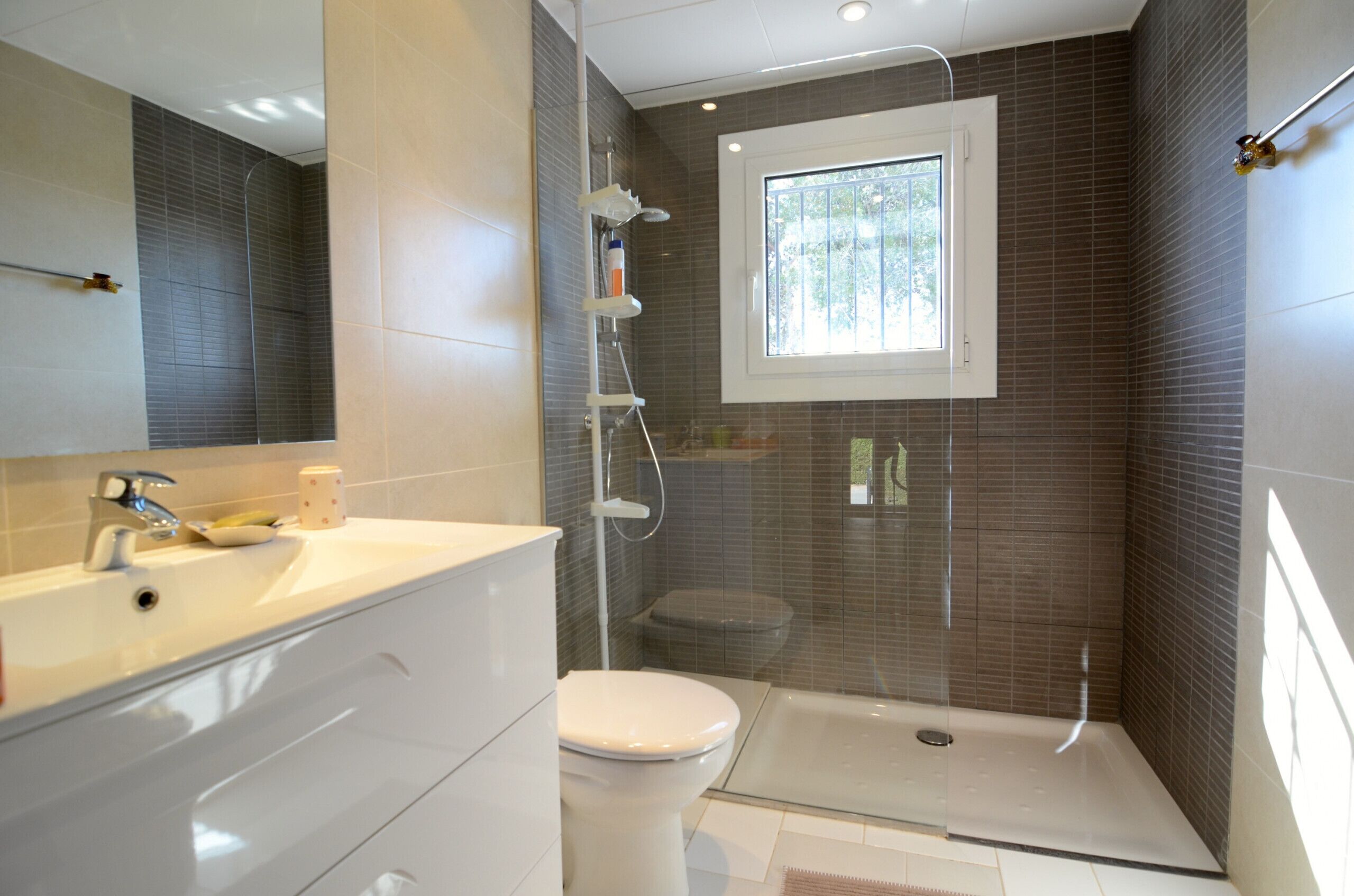 Shower, towels