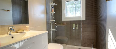 Shower, towels