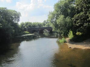 1 bedroom, desk, iron/ironing board, free WiFi -   LUXURY 1 BED  FLAT  WITH GARDEN  - 2 MINS WALK TO RIVER  -  DOG FRIENDLY  (Bournemouth)