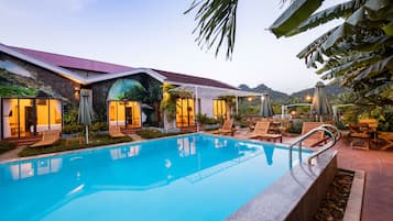 Vista frontal de la propiedad