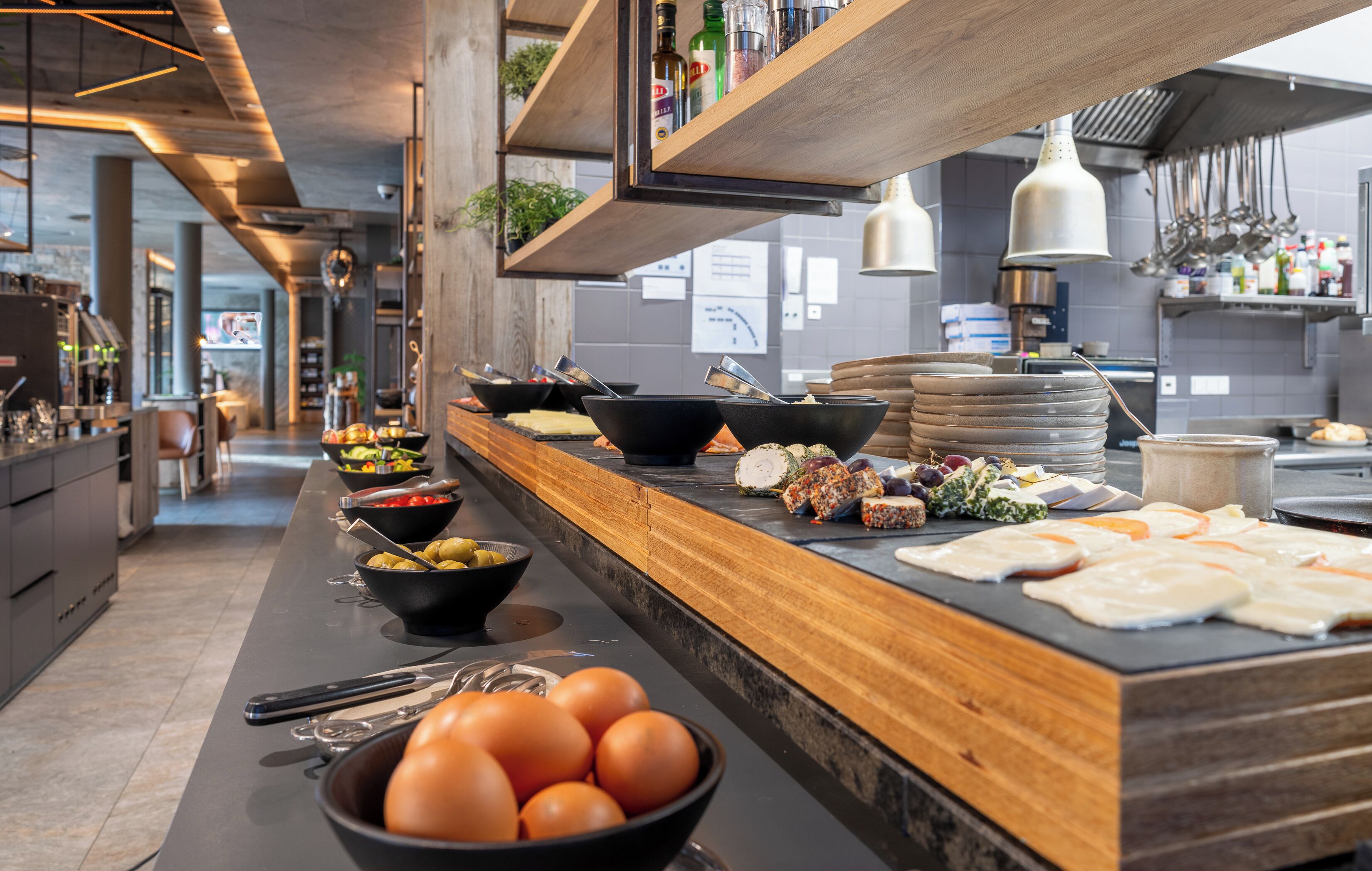 daily buffet breakfast (eur 25 per person)