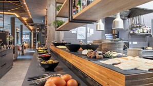 Petit déjeuner buffet servi tous les jours en supplément
