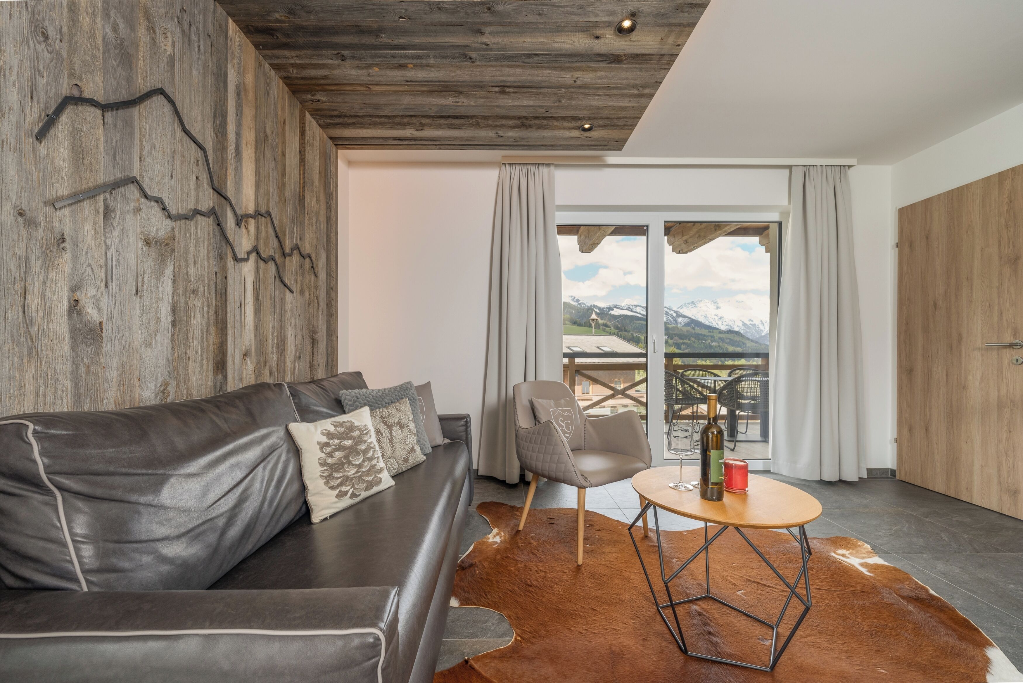 suite, 1 bedroom | living area | flat-screen tv