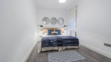 2 slaapkamers, een strijkplank/strijkijzer, gratis wifi, beddengoed