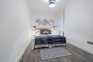 2 slaapkamers, een strijkplank/strijkijzer, gratis wifi, beddengoed