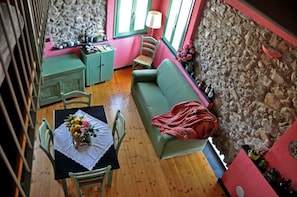Apartment (Giada / Ametista) | Living area | Flat-screen TV - Agriturismo Ca' dei Conti (San Bartolomeo al Mare)