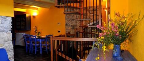 Dúplex (Ambra) | Caja de seguridad en la habitación y decoración personalizada