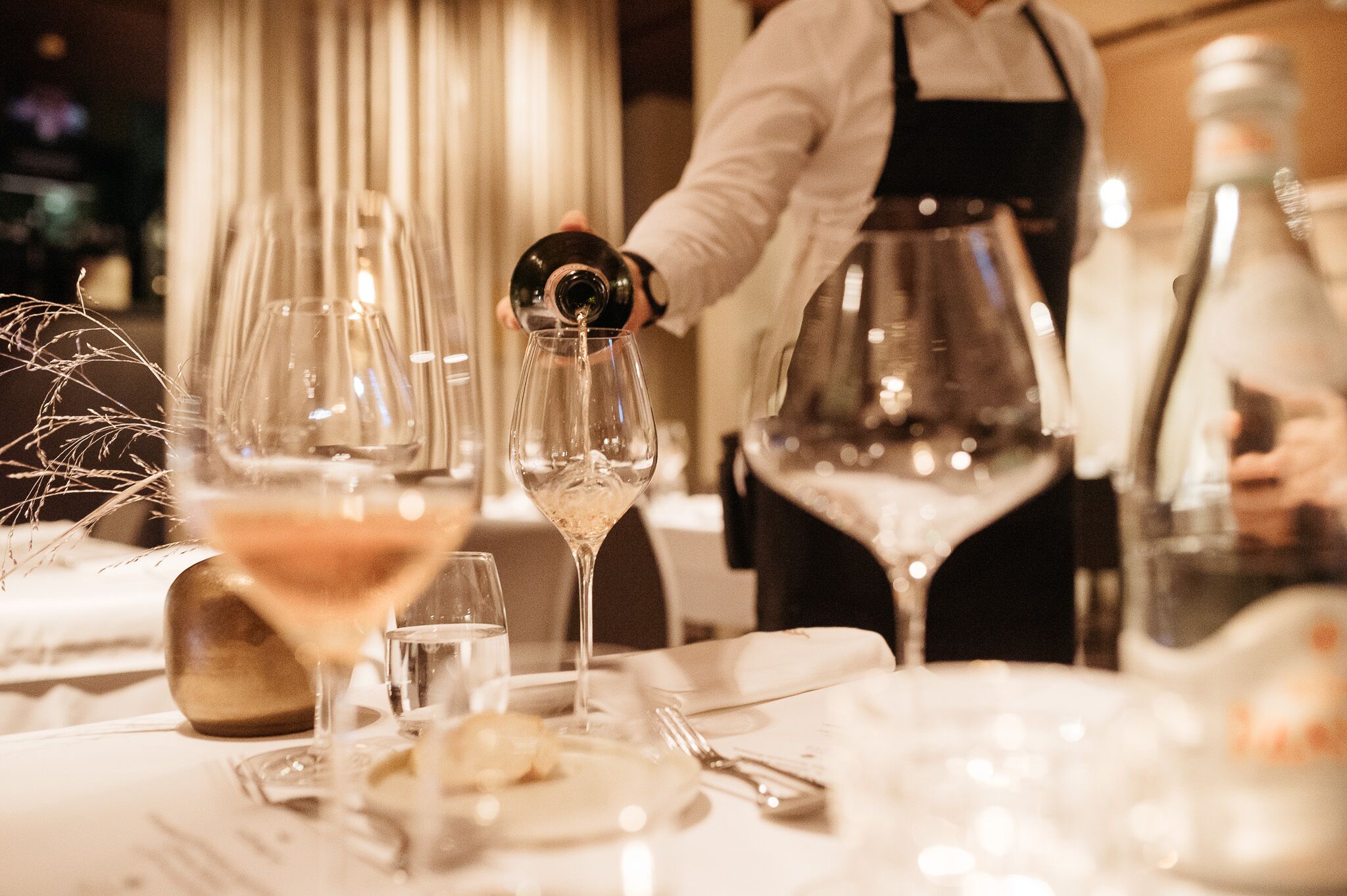 2 restoran, melayani sarapan, makan siang; sajian masakan lokal