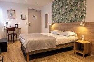 Comfort Double Room, Accessible | Individually decorated, individually furnished, desk, blackout drapes