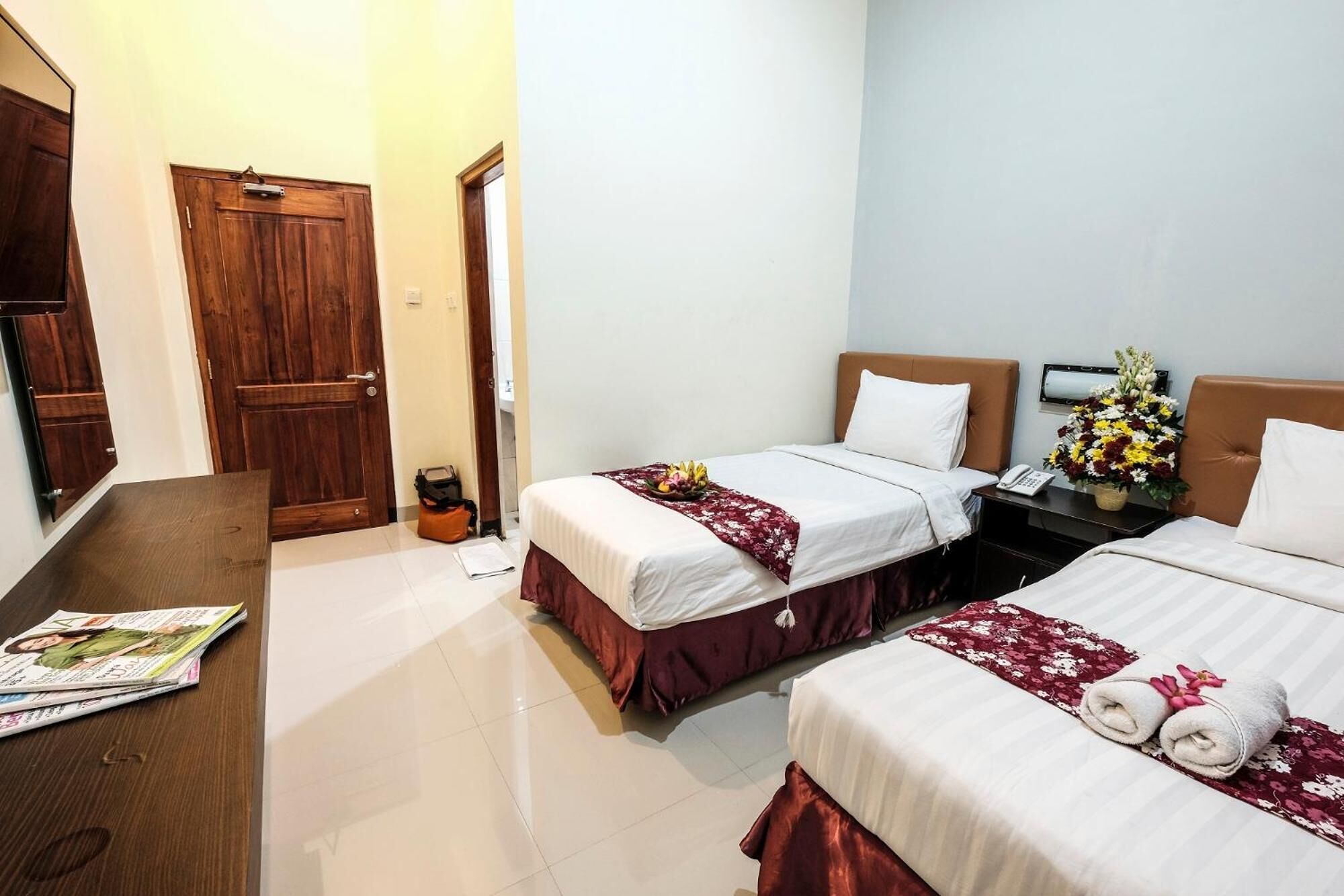 Desk, iron/ironing board, rollaway beds, free WiFi