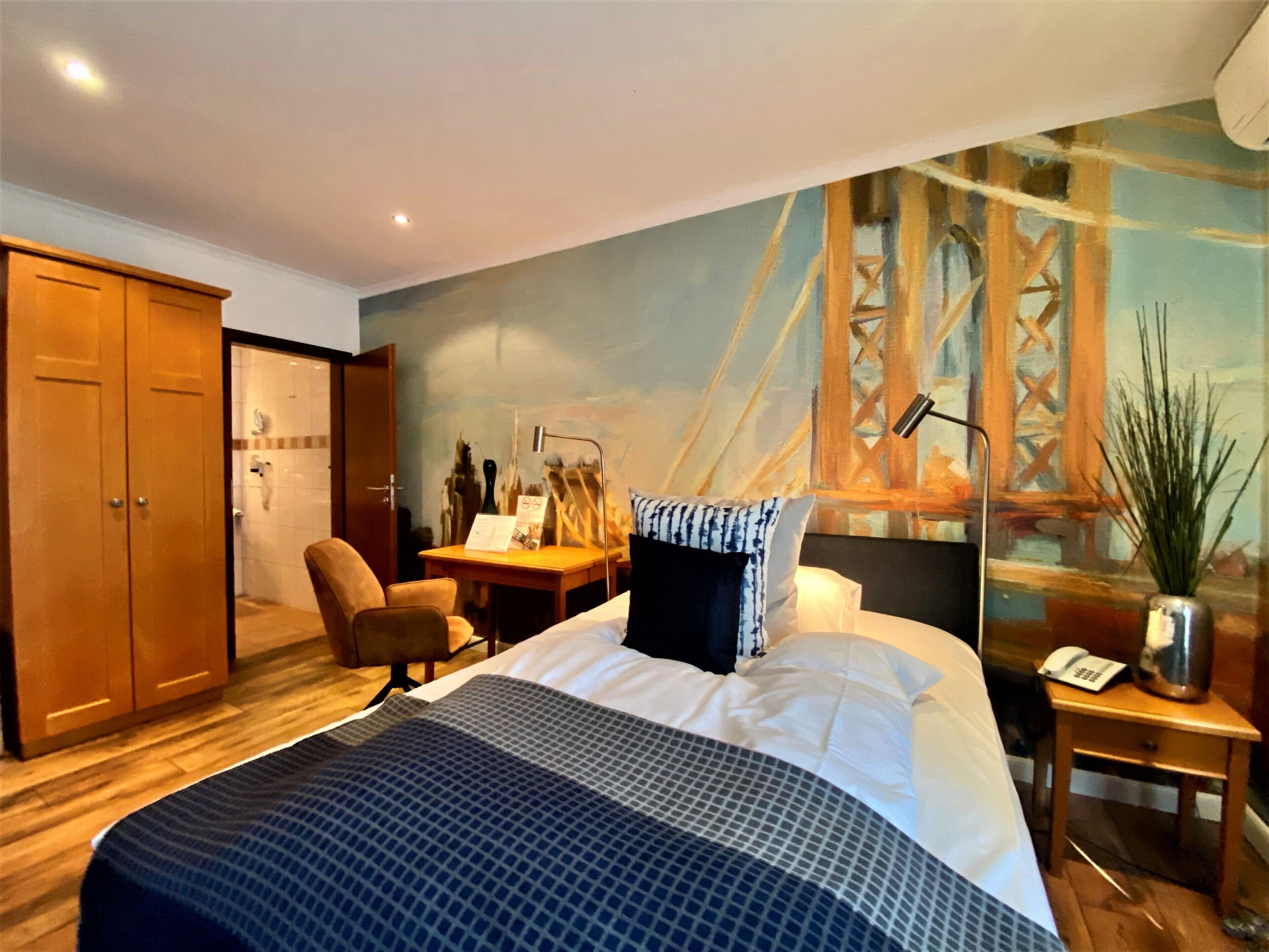 comfort single room | hypo-allergenic bedding, individually decorated, desk, soundproofing