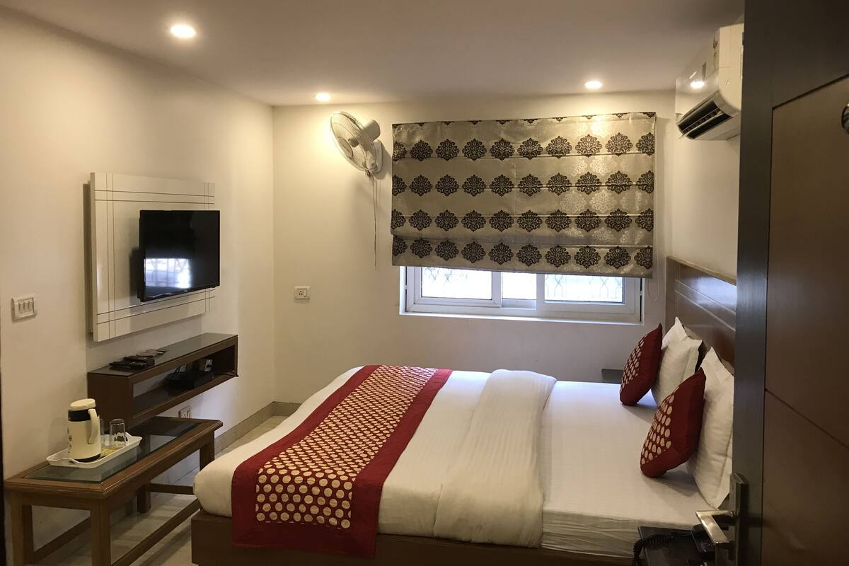 Habitación Deluxe, 1 cama doble, no fumadores | Escritorio, espacio para trabajar con un portátil, wifi gratis