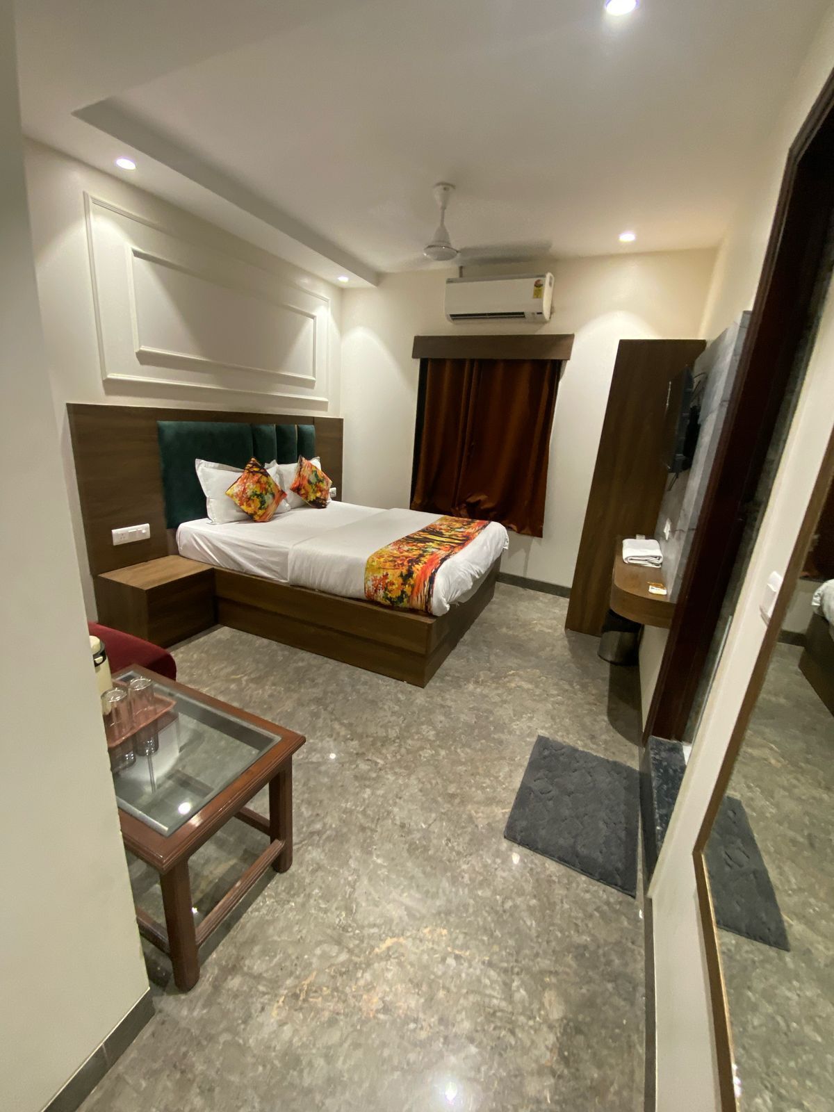 Photo - Hotel Avtar At New Delhi Railway Station