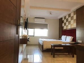 Habitación ejecutiva, 1 cama doble, no fumadores | Escritorio, espacio para trabajar con un portátil, wifi gratis