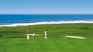 A golf course with a view of the ocean. - Villa avec Piscine Privée | WiFi Gratuit + Parking (Moliets)