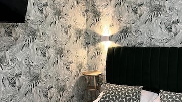 Vierbettzimmer, Balkon | Schallisolierte Zimmer, Bügeleisen/Bügelbrett, kostenloses WLAN
