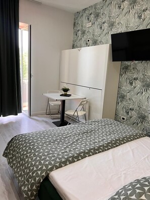 Quadruple Room, Balcony | Soundproofing, iron/ironing board, free WiFi, bed sheets - Costantino Home (Pompei)