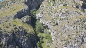 A rugged mountain landscape with rocky terrain and sparse vegetation. - 100 m2 col du Télégraphe 4**** for 10 people in the center of Valloire (Valloire)