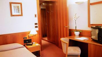 Minibar, una cassaforte in camera, una scrivania