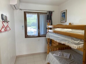 2 habitaciones, tabla de planchar con plancha y wifi