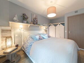 2 bedrooms, travel cot, free WiFi