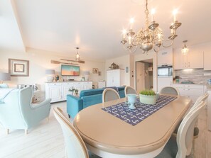 Dining - Cosy apartment for 4 guests with WIFI, TV and balcony (Bruges)