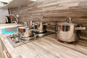 Desk, iron/ironing board, rollaway beds, free WiFi - Zima Leto Apart Hotel (Krasnaya Polyana)