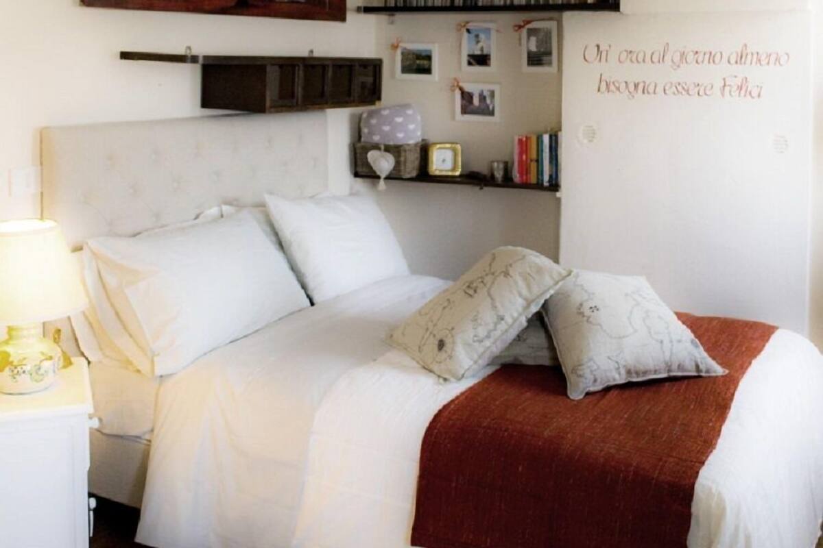 Comfort Suite, Mountain View | Iron/ironing board, cribs/infant beds, bed sheets