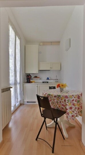 Superior Double Room, Kitchenette (Gialla) | Private kitchenette