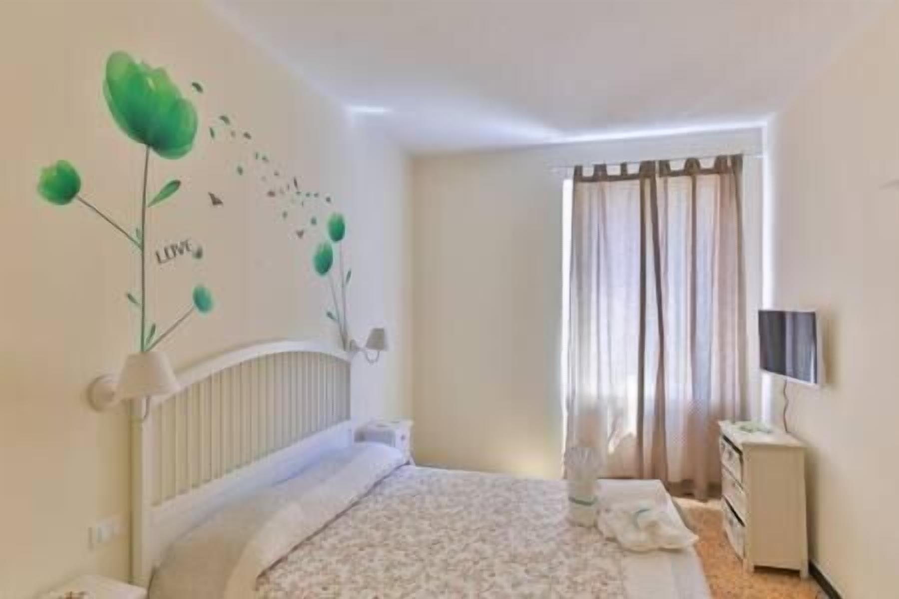 Premium bedding, cribs/infant beds, rollaway beds, free WiFi