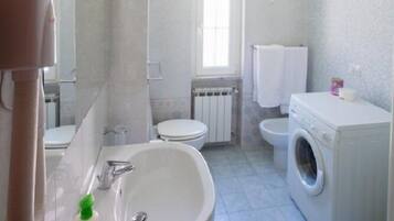 Familien-Suite (Blu) | Badezimmer
