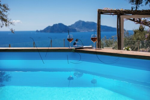 SPLENDORE SU CAPRI - Villa with pool on Sorrentine Peninsula overlooking Capri