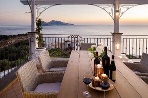 Outdoor dining - SPLENDORE SU CAPRI - Villa with pool on Sorrentine Peninsula overlooking Capri (Massa Lubrense)
