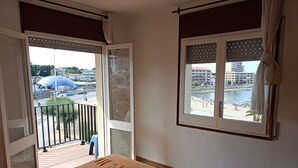 Room - RIELLS PLATJA (Escala)