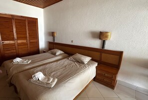 1 soverom, safe på rommet, strykejern/-brett og sengetøy