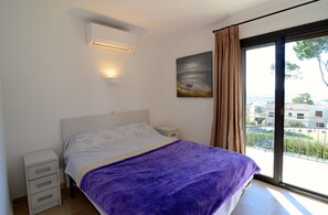 2 quartos, cofres nos quartos, ferros/tábuas de passar roupa