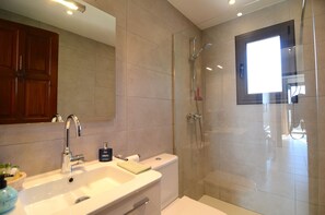 Shower, towels - ATENES 12 (Estartit)