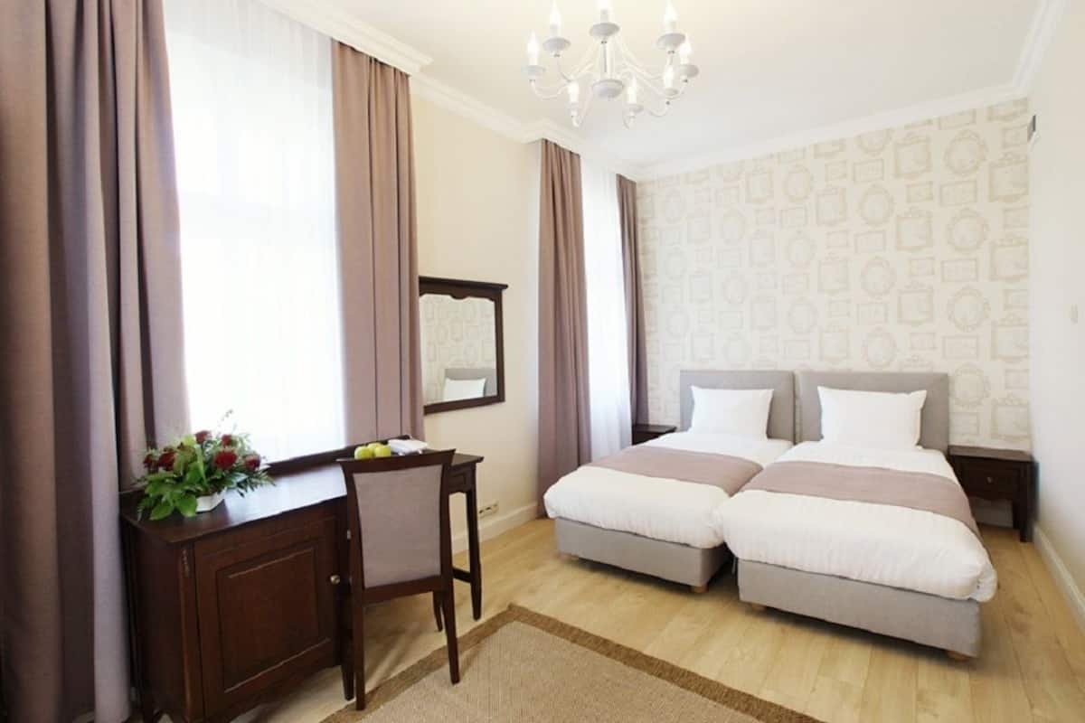 Premium Twin Room | In-room safe, desk, blackout curtains, iron/ironing board (on request)