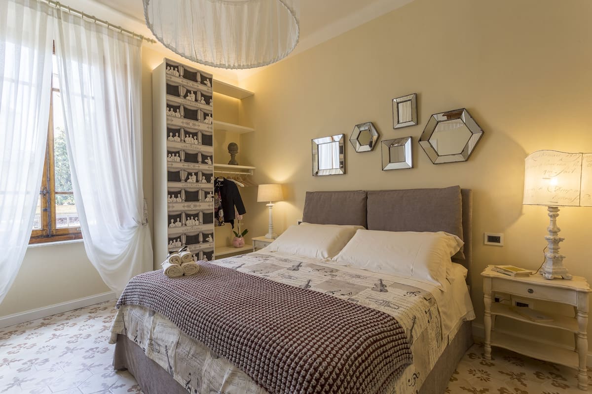 Deluxe Double Room, Non Smoking, Private Bathroom | Premium bedding, down comforters, desk, blackout drapes