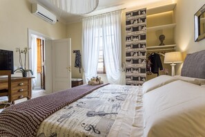 Deluxe Double Room, Non Smoking, Private Bathroom